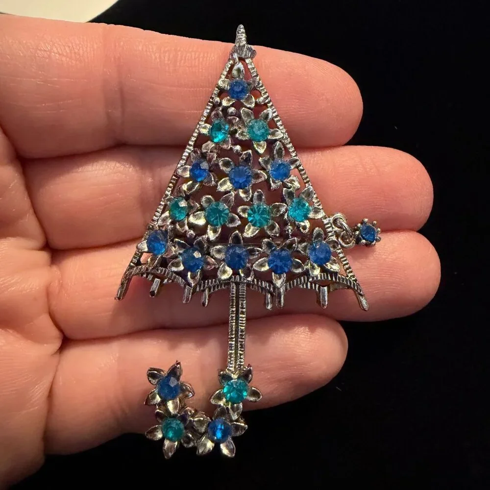 VTG Blue rhinestone Umbrella brooch pin silver tone Flowers‎ 00s sparkle